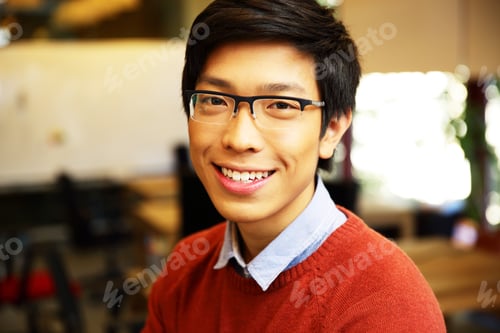Vista previa: Closeup portrait of a Young happy asian man with glasses