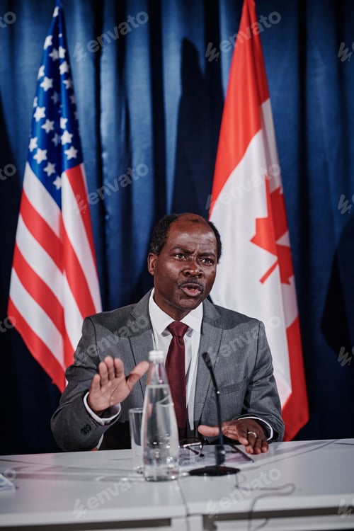 Preview: American politician talking to journalists