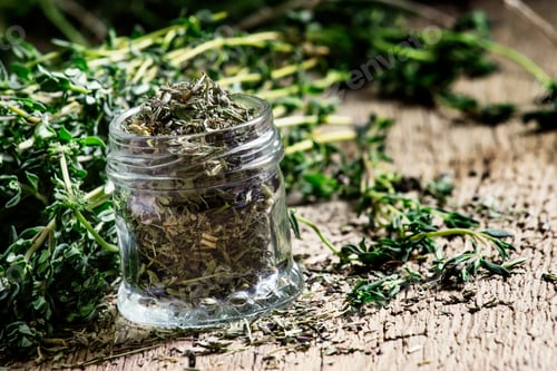 Preview: Dry and fresh thyme