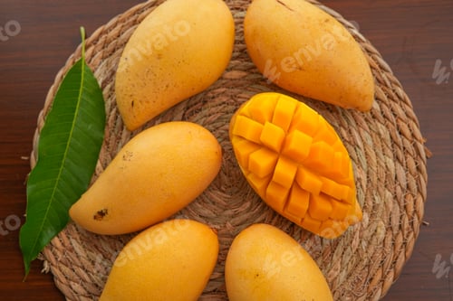 Preview: Ripe mango on wood,Ripe Mango Slice on wooden cutting board
