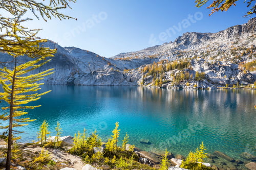 Preview: Alpine lake