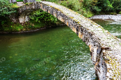 Preview: old Tskhemlara arch bridge in Tskhemlara village