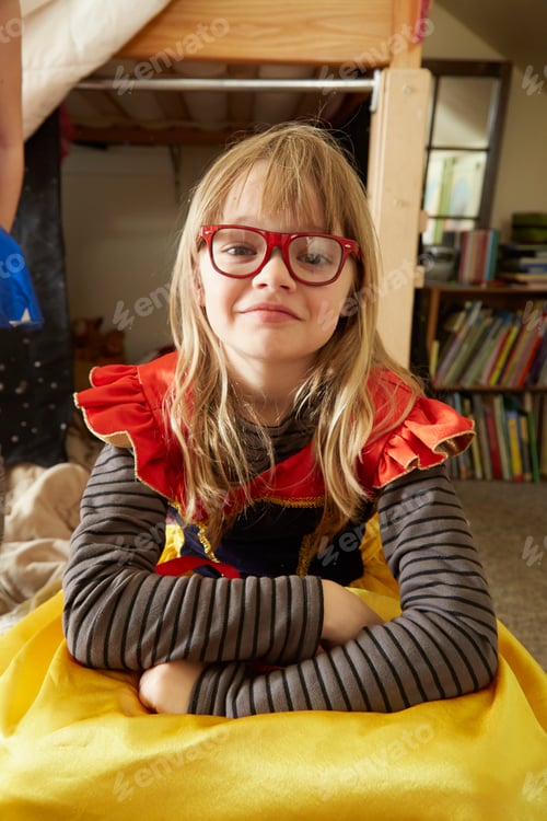 Preview: Portrait of young girl in fancy dress costume
