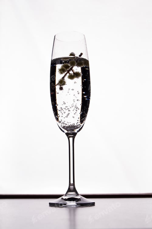 Preview: Cocktail in a glass cup decorated with a plant.
