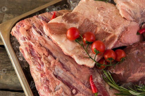 Preview: Tray with meat and tomatoes