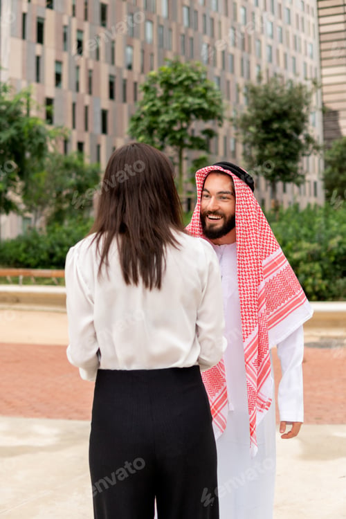 Preview: Arab man meeting businesswoman in city