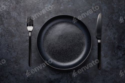 Preview: Empty plate, fork and knife