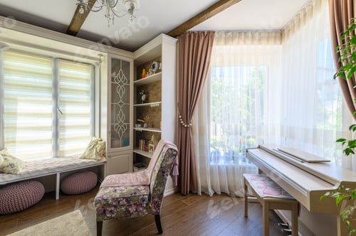 Preview: Classic brown and white living room interior