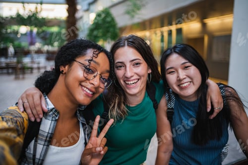 Preview: Three students taking a selfie photo