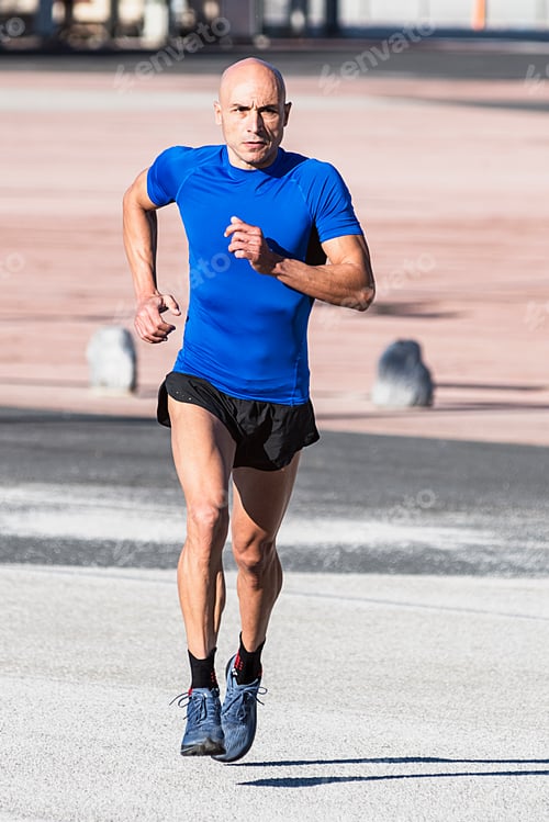 Preview: Vertical photo of a man in sportswear running outdoors