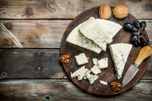 Preview: Blue cheese with nuts and dark grapes.