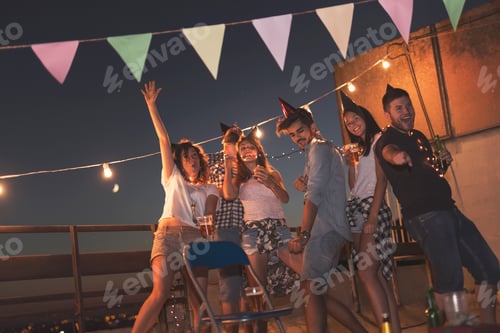Preview: Rooftop party