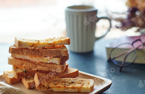 Preview: Garlic breadsticks in a wooden tray