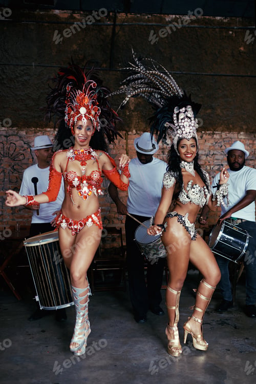Preview: Dancing divas