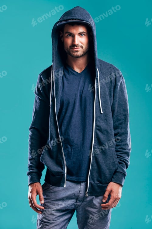 Preview: Stylish young bearded man in hoodie at studio