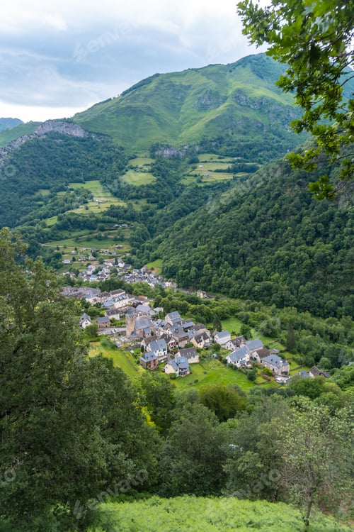 Preview: View from above of the municipality of Borce in the French Pyrenees and its beautiful mountains