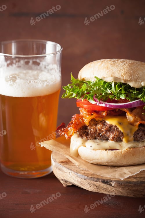 Preview: bacon cheese burger with beef patty, tomato and onion beer
