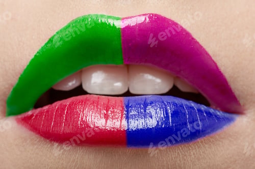 Preview: Close-Up Of Beautiful Girl'S Lips Zone Make Up