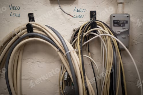 Preview: Leads