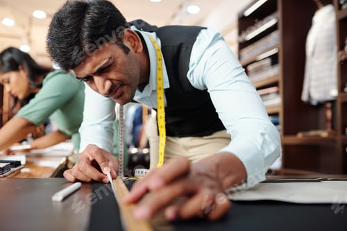 Preview: Focused Tailor Marking Fabric in Bright Fashion Store