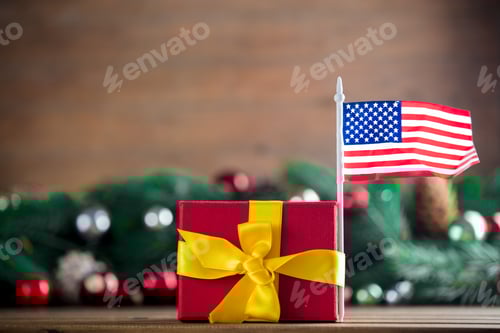 Preview: gift box with USA flag and pine cones