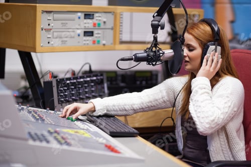 Preview: Radio Host Mixing With A Table