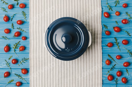 Preview: top view of cherry tomatoes with arugula and pan on napkin
