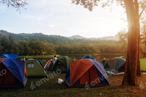 Preview: Tourists are resting in the morning