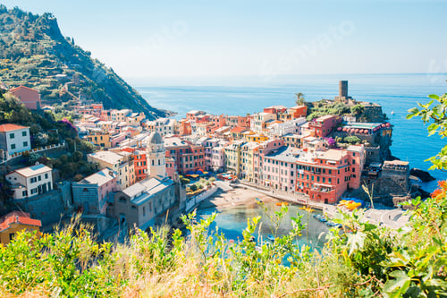 Preview: Stunning view of the beautiful and cozy village of Vernazza in the Cinque Terre Reserve