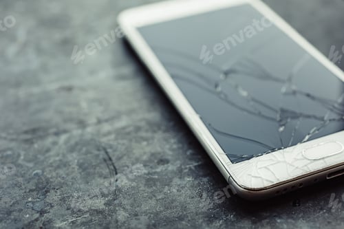 Preview: Smartphone with a broken screen.