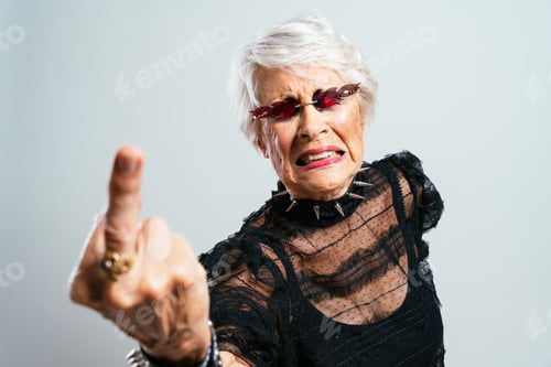 Vista previa: image of a beautiful and elegant old woman