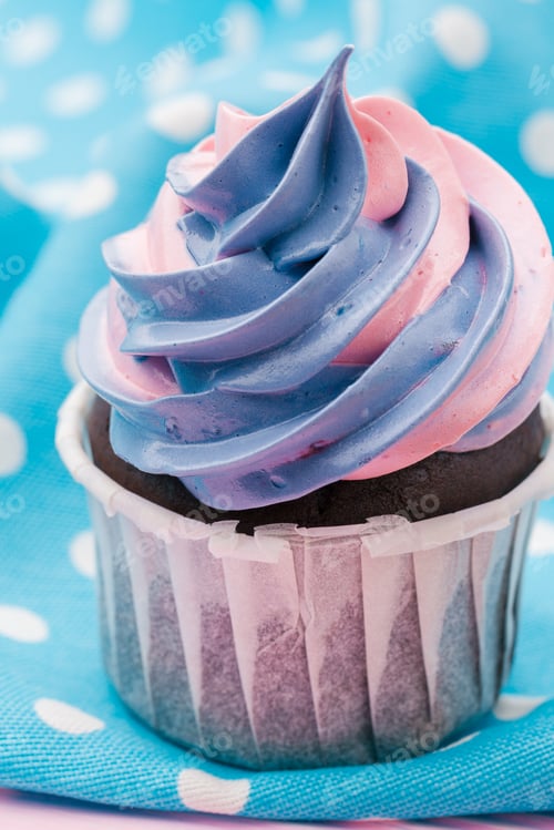 Preview: Side view of yummy cupcakes with assorted flavor. Shot on the table