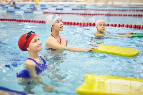 Preview: Girls learning to swim