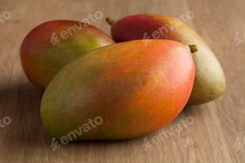 Preview: Fresh ripe mangos