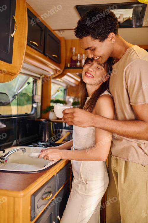 Preview: Culinary connection by the sink