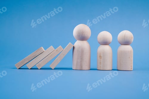 Preview: Fallen wooden pieces override wooden figurines