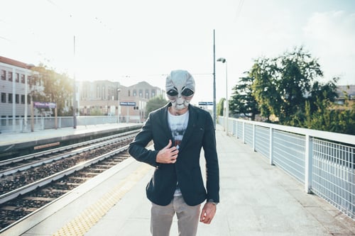 Preview: Young bearded man outdoor wearing mask