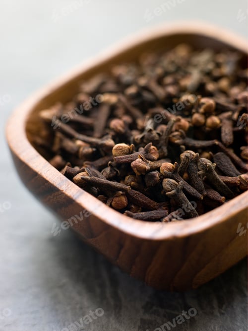 Preview: Dish of Whole Cloves