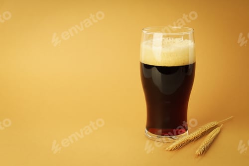 Vista previa: Concept of fresh drink, kvass, space for text