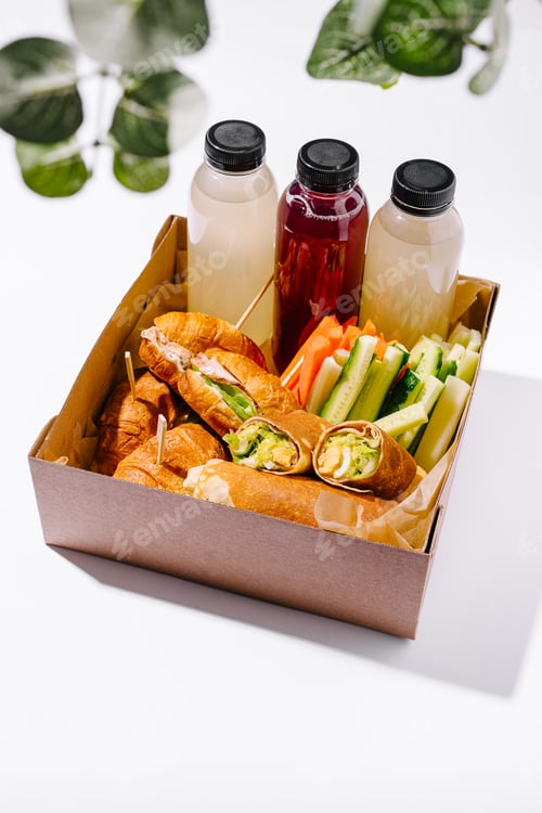 Preview: Delicious assortment of snacks and beverages in a takeaway box