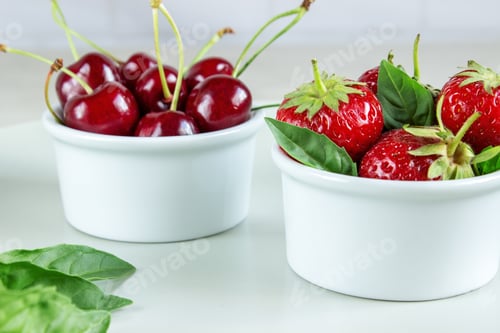 Preview: Ripe strawberries, mint and black cherry