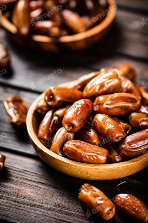 Preview: Fresh dates in two plates.