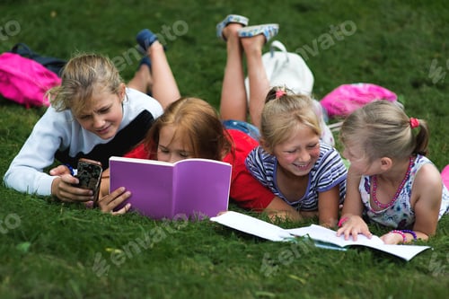 Preview: School children in the public park