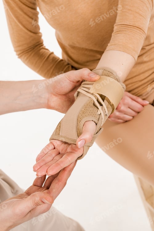 Preview: Orthopedic wrist immobilization to reduce joint mobility