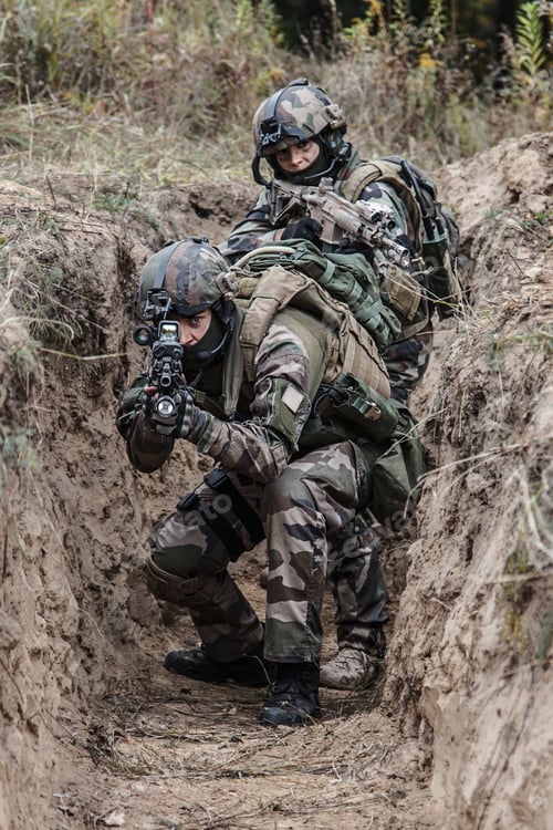 Preview: french paratroopers in action
