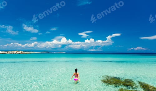 Preview: young woman in Greece