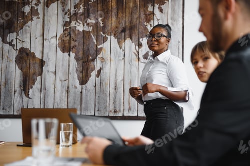 Preview: Multi ethnic business people, entrepreneur, business, small business concept