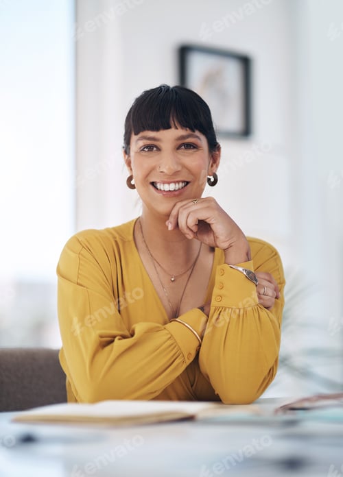 Preview: Smiling Woman with Yellow Blouse in Office