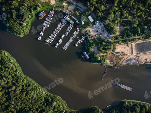 Preview: Bird's-eye view of luxury yachts and speedboats in the marina and yacht club.