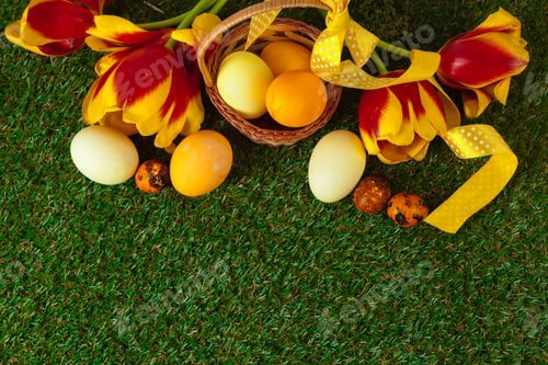 Preview: Easter Eggs with flower on Green Grass